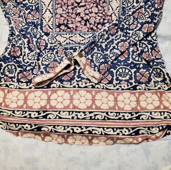 Lucky Brand 3/4 Sleeve graphic top - Picture 6 of 7